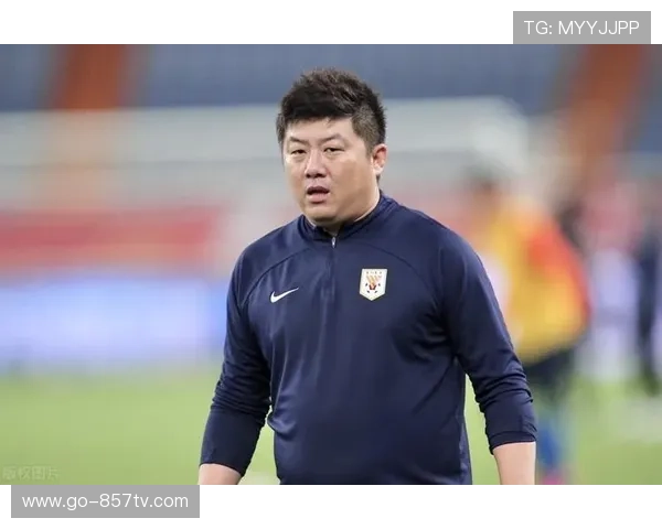 昔日的天才崔鹏走向教练岗位，带领着一群17岁的孩子远赴法国追梦